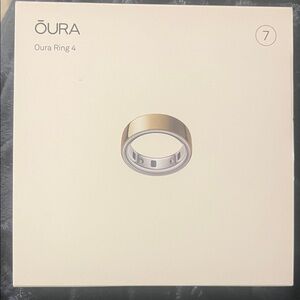 Oura Ring 4 in Elegant Gold and Silver